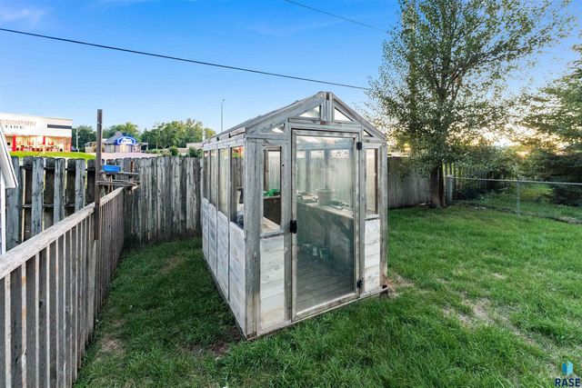 213 N Meyer Ln Lane, Sioux Falls, SD 57103