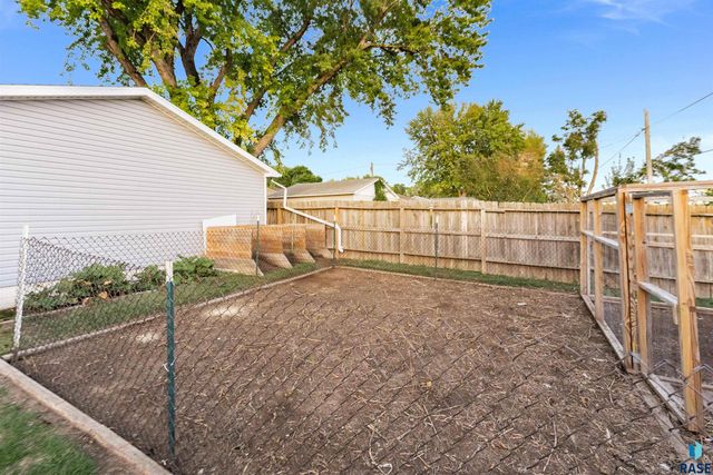 213 N Meyer Ln Lane, Sioux Falls, SD 57103