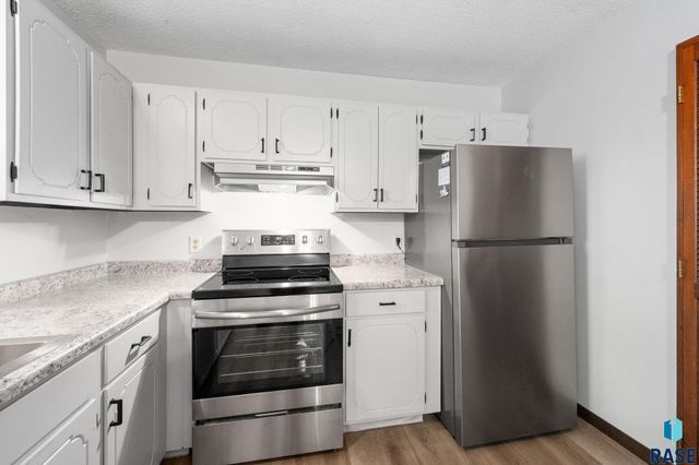 213 N Meyer Ln Lane, Sioux Falls, SD 57103