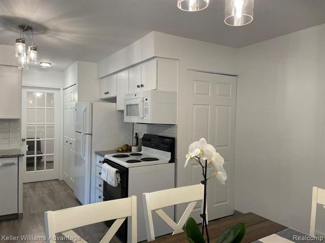 25738 Beck Road, Novi, MI 48374