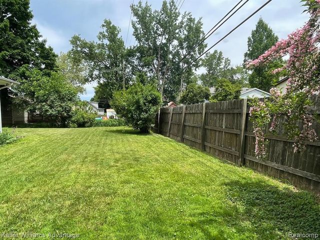 25738 Beck Road, Novi, MI 48374
