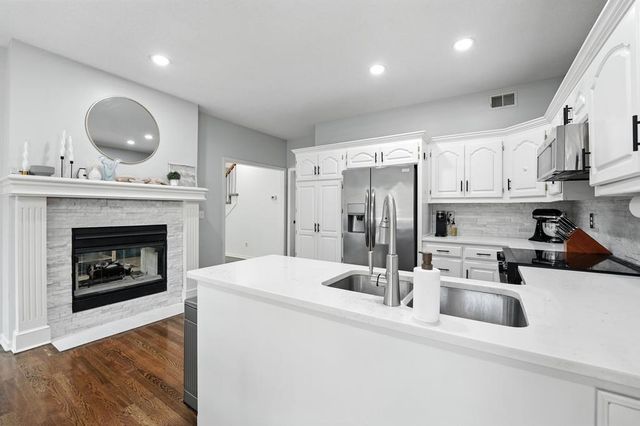 5136 NE Ash Grove Drive, Lee's Summit, MO 64064