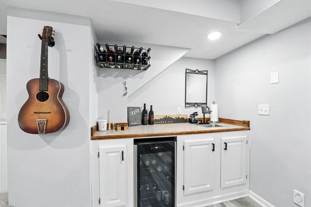 5136 NE Ash Grove Drive, Lee's Summit, MO 64064