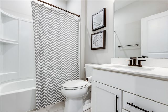 390 Dana Dr, Nottingham, PA 15330