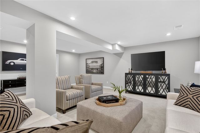 390 Dana Dr, Nottingham, PA 15330