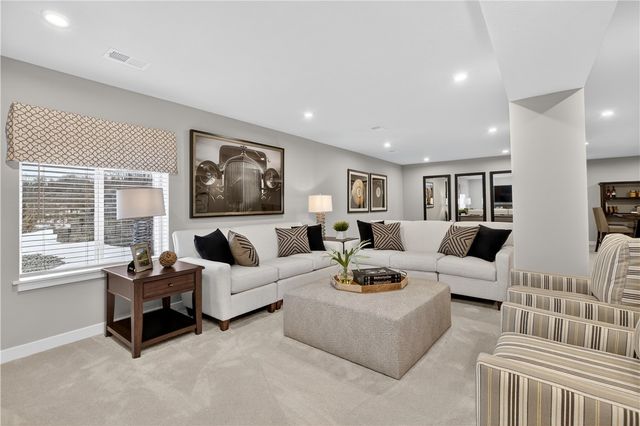 390 Dana Dr, Nottingham, PA 15330