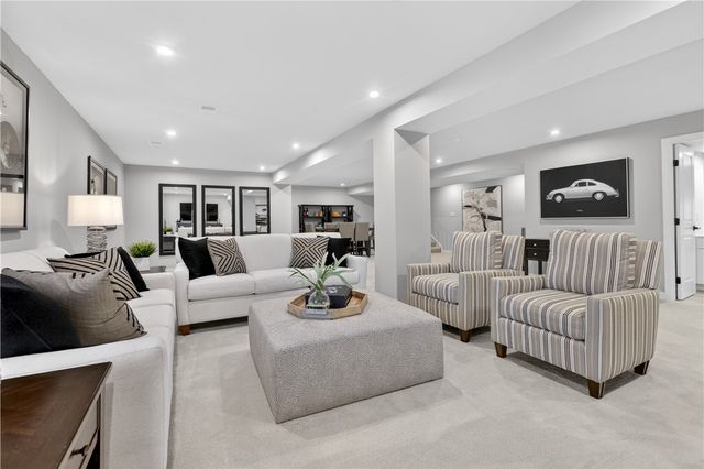 390 Dana Dr, Nottingham, PA 15330