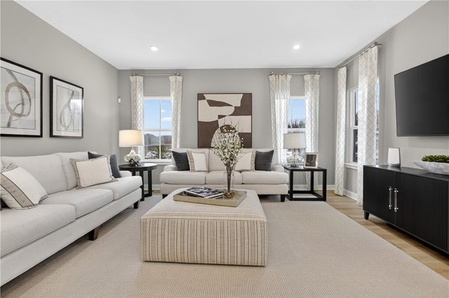 390 Dana Dr, Nottingham, PA 15330