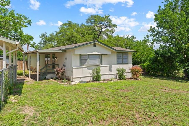 108 E White Wing, Kerrville, TX 78028
