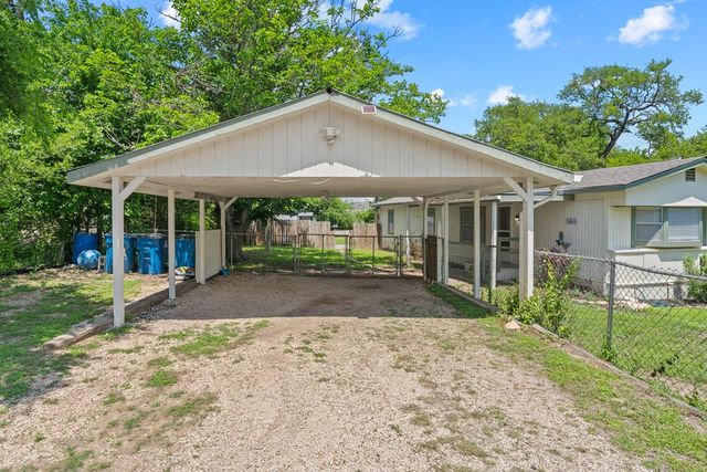 108 E White Wing, Kerrville, TX 78028