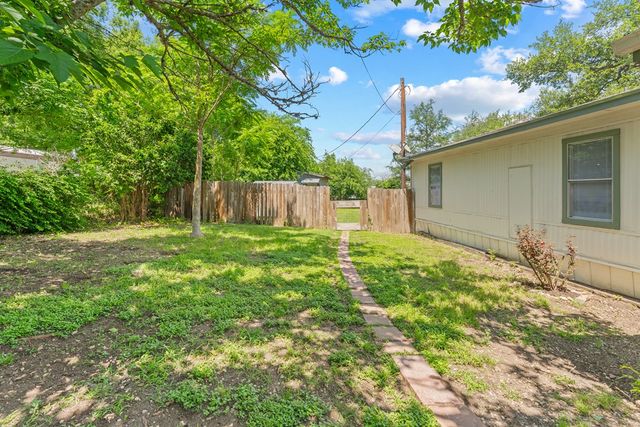 108 E White Wing, Kerrville, TX 78028