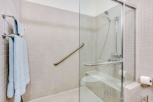 931 W NEWPORT Avenue 1, Chicago, IL 60657