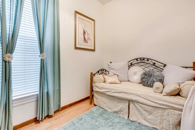 931 W NEWPORT Avenue 1, Chicago, IL 60657