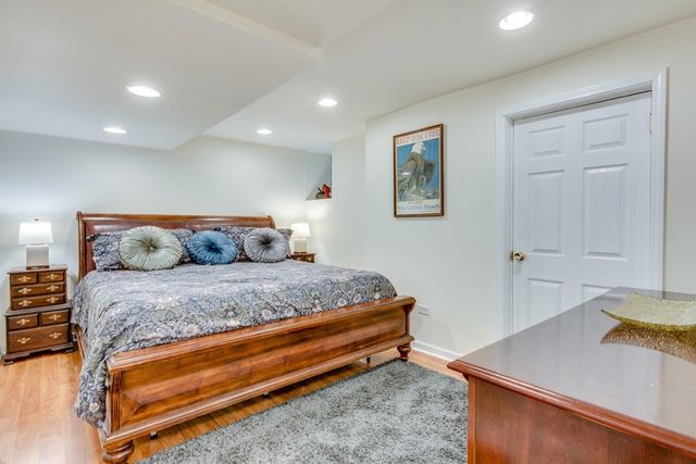 931 W NEWPORT Avenue 1, Chicago, IL 60657