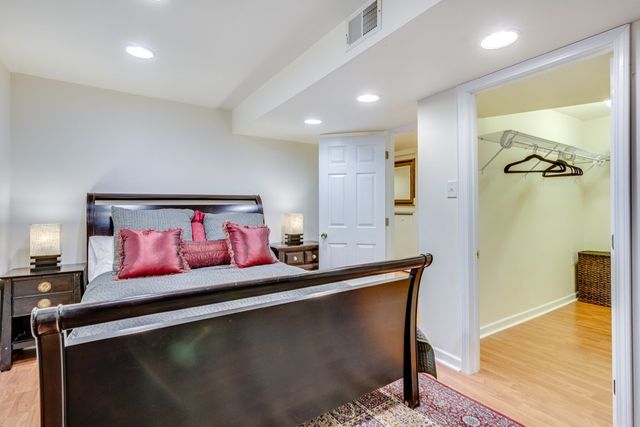 931 W NEWPORT Avenue 1, Chicago, IL 60657