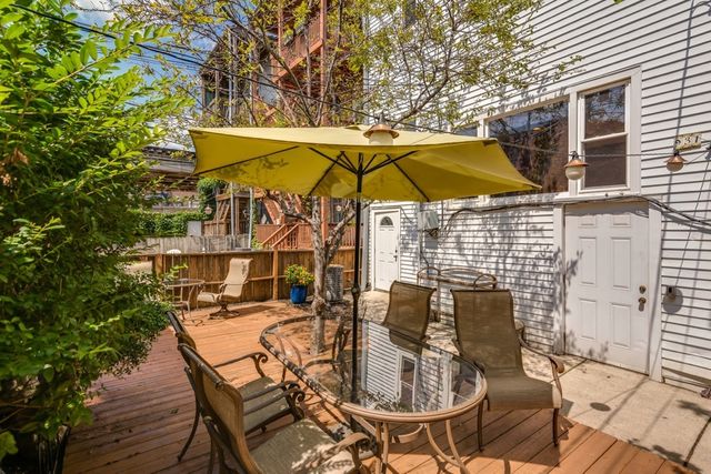 931 W NEWPORT Avenue 1, Chicago, IL 60657