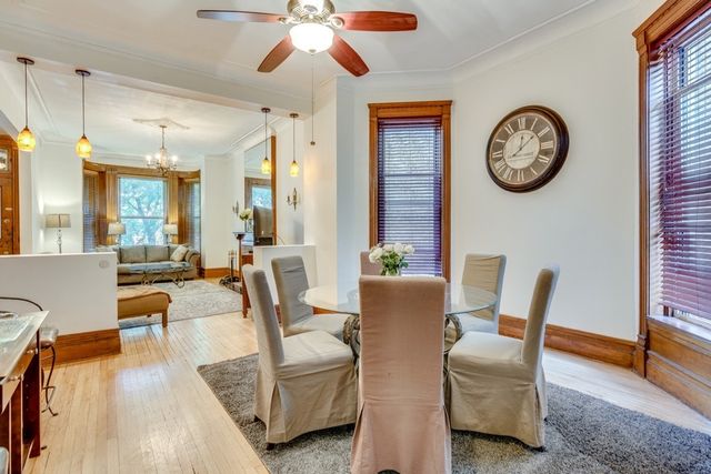 931 W NEWPORT Avenue 1, Chicago, IL 60657