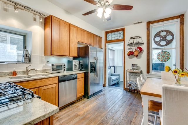 931 W NEWPORT Avenue 1, Chicago, IL 60657