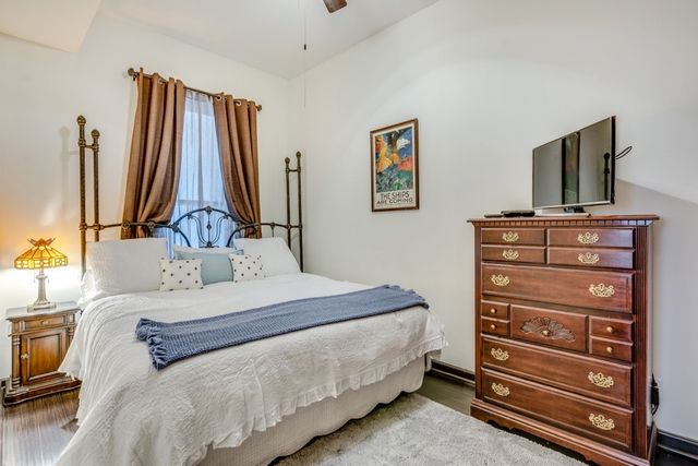 931 W NEWPORT Avenue 1, Chicago, IL 60657