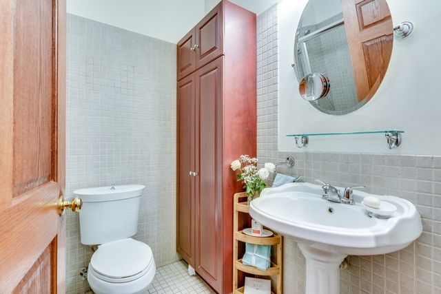 931 W NEWPORT Avenue 1, Chicago, IL 60657