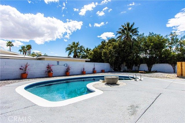 2482 N Avenida Caballeros, Palm Springs, CA 92262