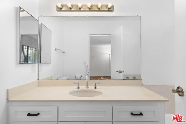 824 S Shenandoah Street 2, Los Angeles, CA 90035