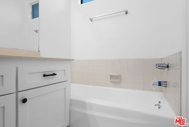 824 S Shenandoah Street 2, Los Angeles, CA 90035