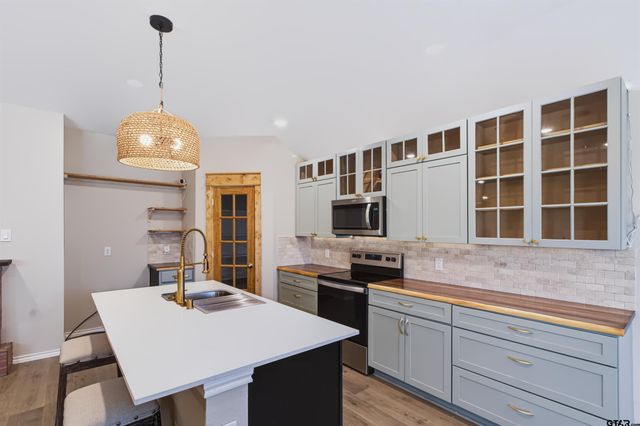 1206 Hidden Valley, Chandler, TX 75758