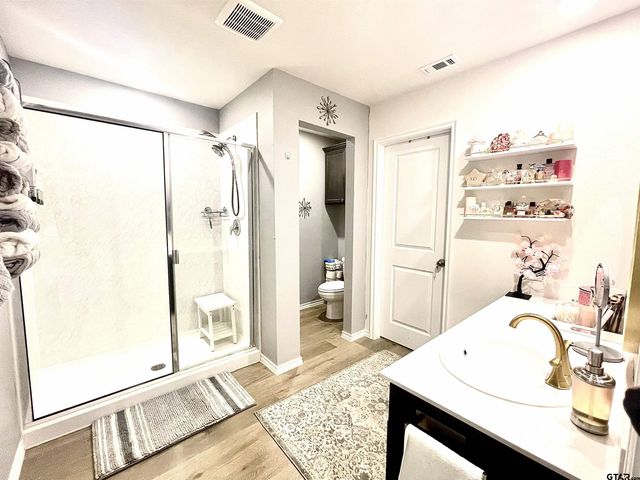 1206 Hidden Valley, Chandler, TX 75758