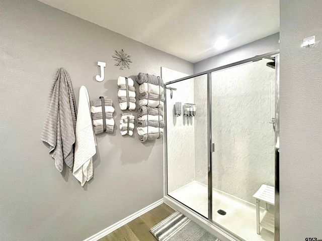 1206 Hidden Valley, Chandler, TX 75758