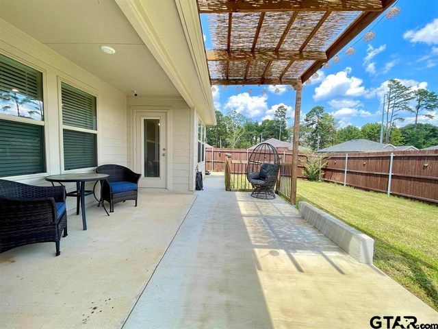 1206 Hidden Valley, Chandler, TX 75758