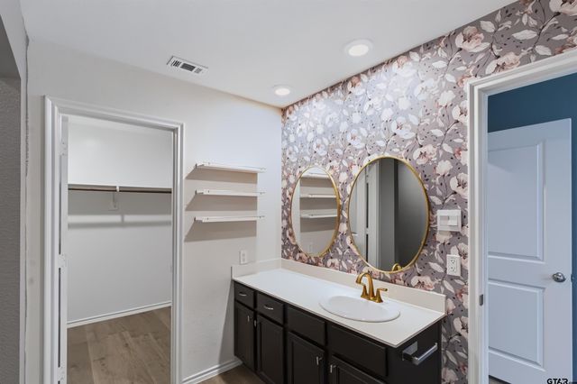 1206 Hidden Valley, Chandler, TX 75758