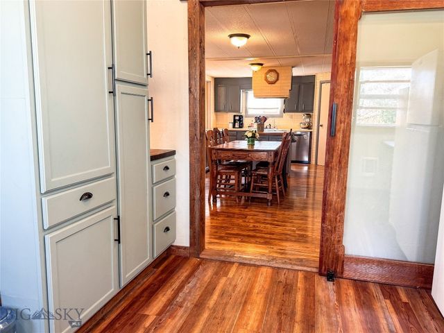 15 West End Road, Livingston, MT 59047