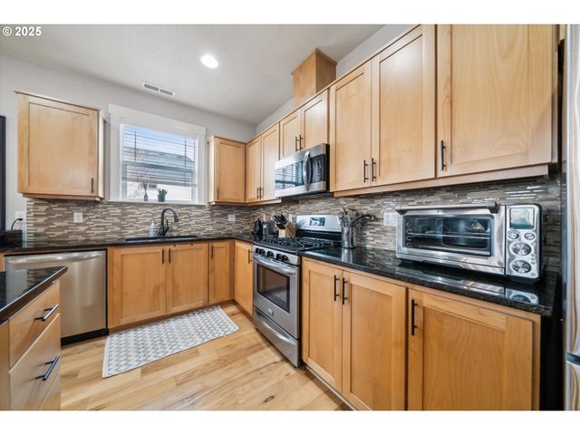 10592 Nw 289TH Ave, North Plains, OR 97133
