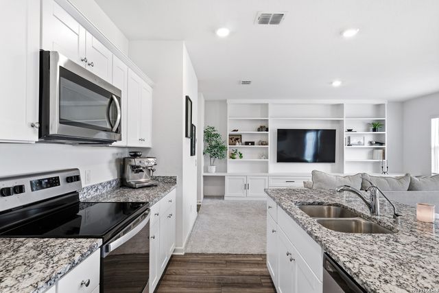 7726 FERN HOLW, San Antonio, TX 78252