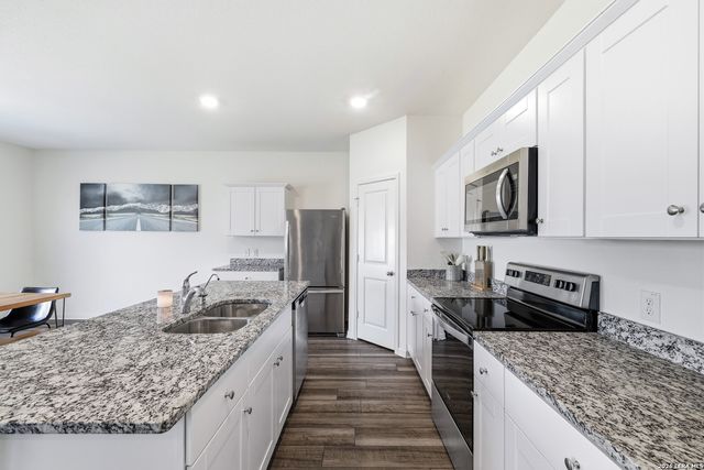 7726 FERN HOLW, San Antonio, TX 78252