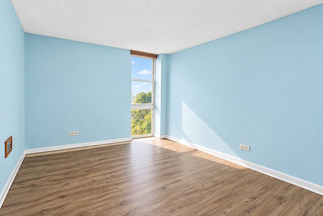 1043 S York Road 409, Bensenville, IL 60106