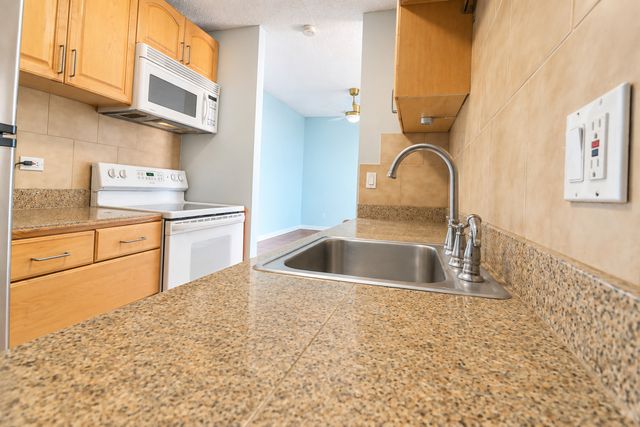 1043 S York Road 409, Bensenville, IL 60106