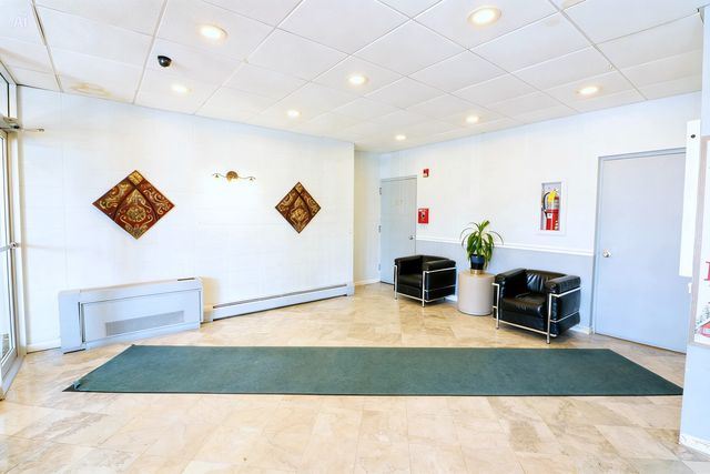 1043 S York Road 409, Bensenville, IL 60106