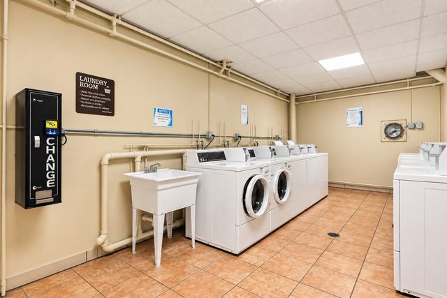 1043 S York Road 409, Bensenville, IL 60106