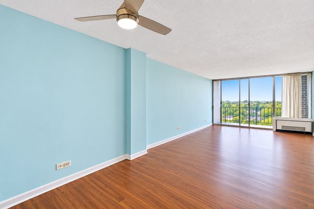 1043 S York Road 409, Bensenville, IL 60106