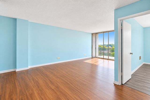 1043 S York Road 409, Bensenville, IL 60106