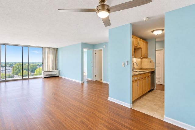 1043 S York Road 409, Bensenville, IL 60106