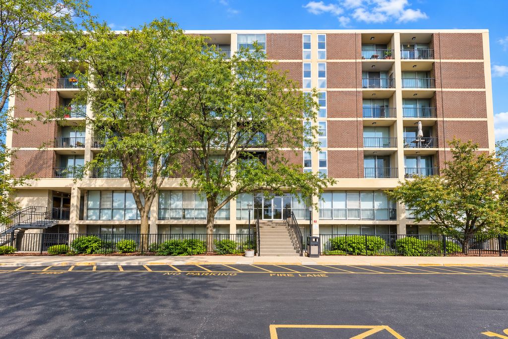 1043 S York Road 409, Bensenville, IL 60106