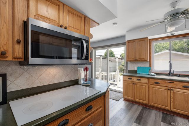 24921 Lexington Avenue, Eastpointe, MI 48021
