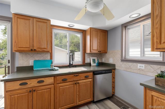 24921 Lexington Avenue, Eastpointe, MI 48021