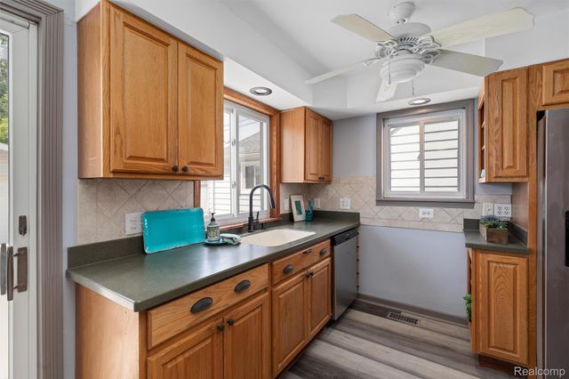24921 Lexington Avenue, Eastpointe, MI 48021