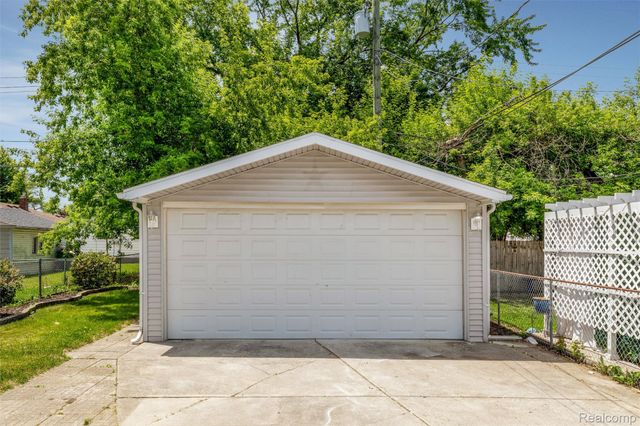 24921 Lexington Avenue, Eastpointe, MI 48021