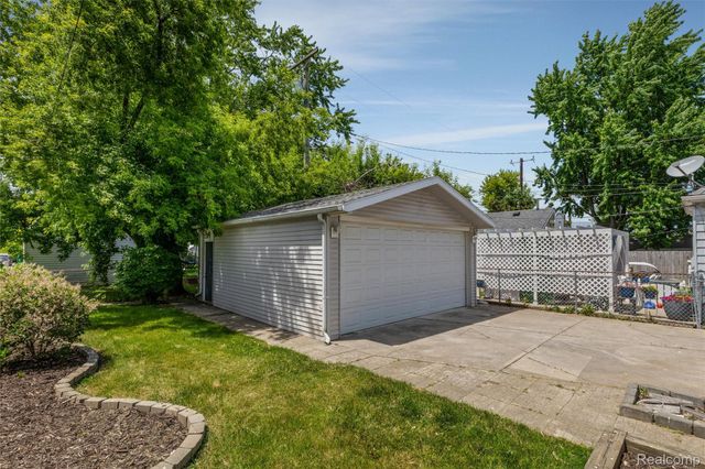 24921 Lexington Avenue, Eastpointe, MI 48021