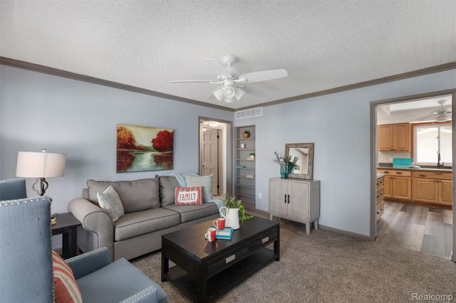 24921 Lexington Avenue, Eastpointe, MI 48021